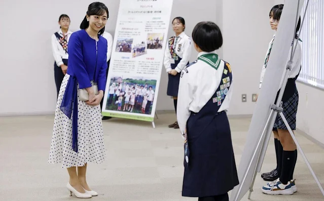 Princess Kako wore a blue white polka dot silk dress. Kako wore a blue short jacket. Girls Messe 2023 workshop