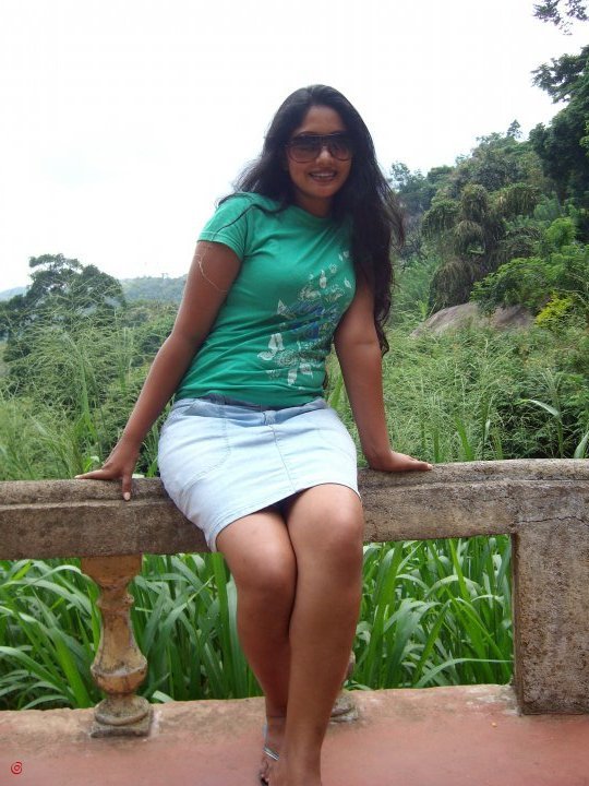 Piumi Shanika BothejuSexy Girls Pictures