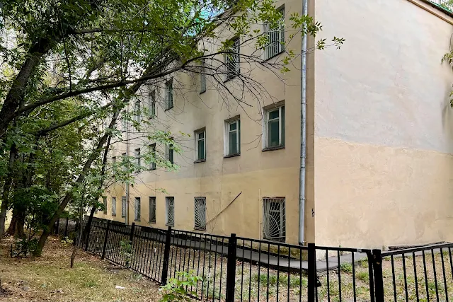 улица Намёткина, дворы, офисное здание – бывший жилой дом 1933 года постройки