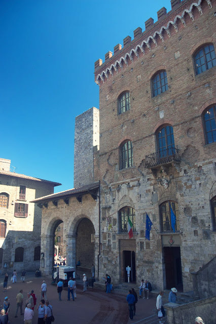 główny plac w San Gimignano