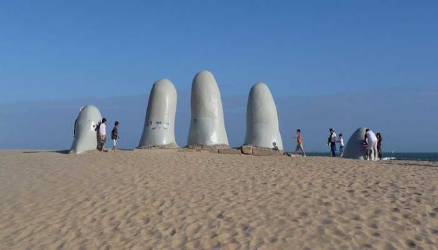 Hand of Punta del Este