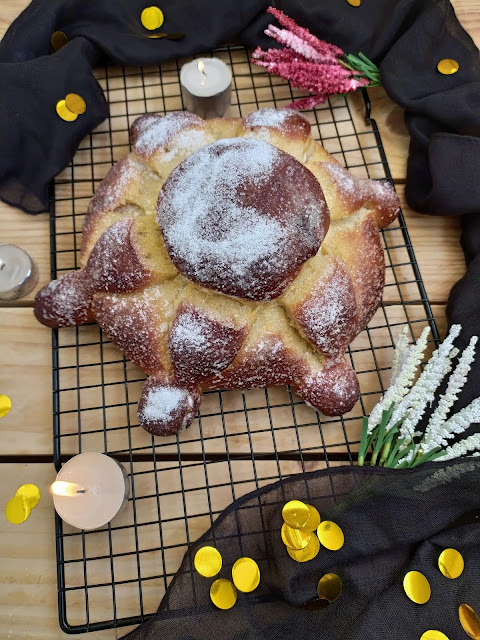 Receta de Pan de muerto. Típica de México para la celebración del Día de Muertos.  Masa, lidl, panificadora, todos los santos, halloween, tradicional, horno, Cuca, otoño