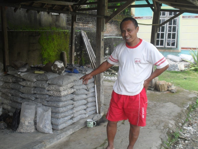  Pacitan  East Java Potensi Kerajinan  Batu  di Donorojo Pacitan 