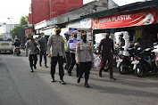 Kapolres Banjar Bersama Wakapolres Serta Para Perwira Sampaikan Imbauan Protokol Kesehatan Dengan Berjalan Kaki 