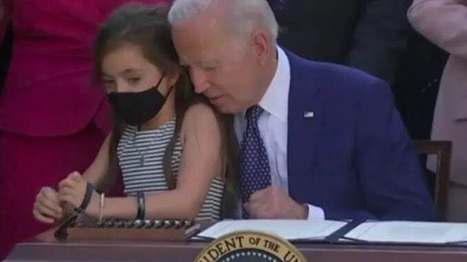 Biden Caught On Hot Mic Inviting 4-Yr-Old Girl To Meet Him ‘Without Parents’