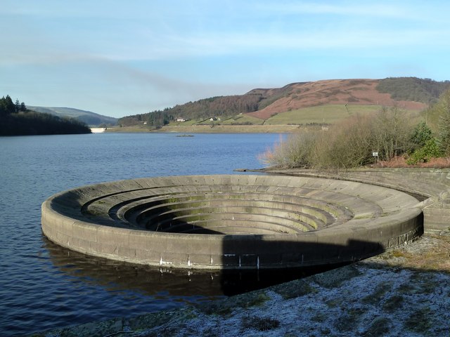 derwent valley reservoir, plug hole in reservoir, ladybower reservoir overflow, england plughole, fairholmes peak district, bamford outlet, plug hole lake, peak district dam