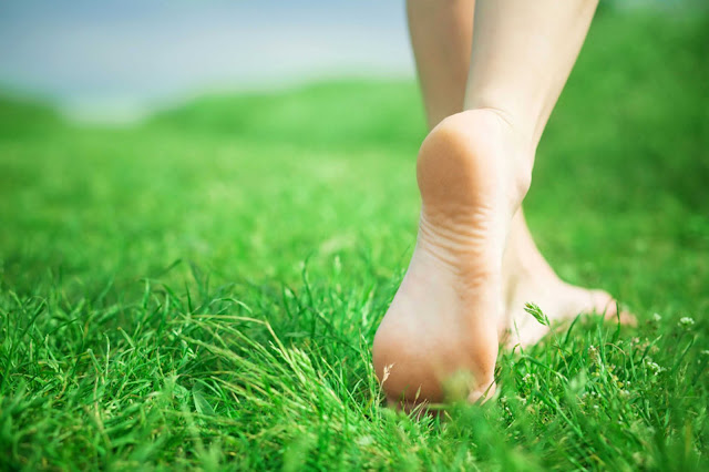 Benefits of walking barefoot that you did not know