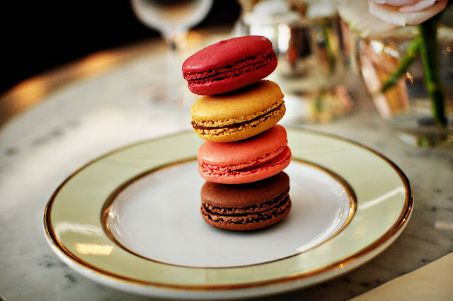 laduree-ginza-mitsukoshi-japan-macaron