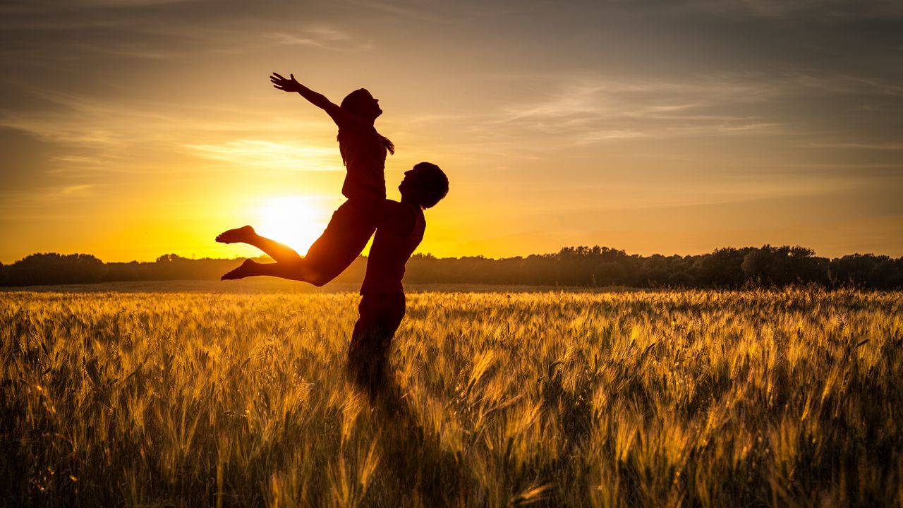 Free Download Wallpaper Couple Love Sunset
