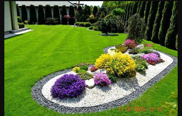 Small Garden in The Backyard Design Ideas with colorful flower