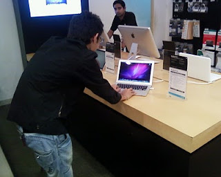 Hardik Shah [Guru] with Apple Macbook Air