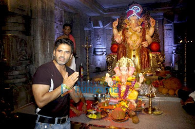 Suniel Shetty Spotted At Various Ganpati Mandals Photos