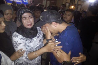 Duka Keluarga Erri Yunanto Saat Peti Jenazahnya Tiba Dirumah