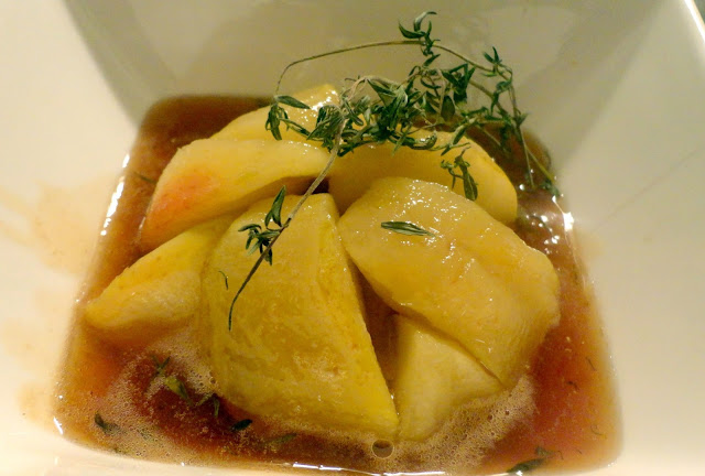 http://emancipations-culinaires.blogspot.com/2014/04/pomme-pochee-au-cidre-et-au-thym.html