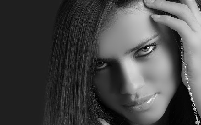 Adriana Lima Beautiful Face Mono