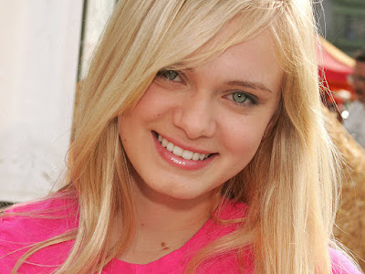 Young American Singer Sara Paxton Gallery