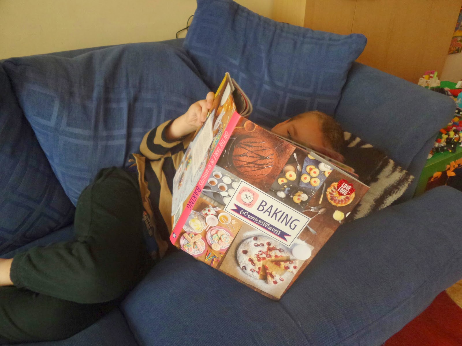 Big Boy reading On The Table in 30: Baking - Parragon Book #Review
