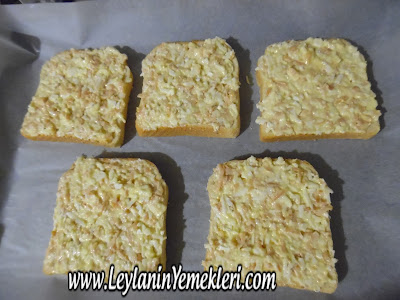 Peynirli Sosisli Tost Ekmeklerinin Yapımı