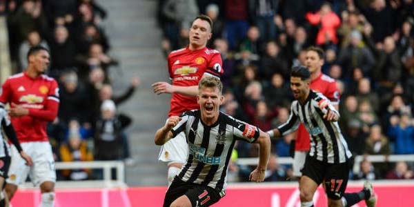 KEKALAHAN MU MELAWAN NEWCASTLE KARENA KECEROBOHAN PEMAIN BERTAHAN