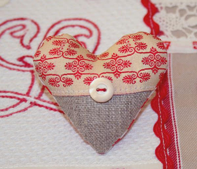 vintage-style heart-shaped magnet