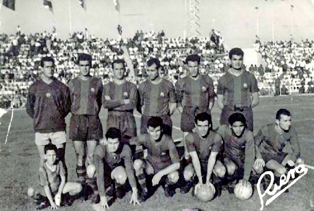 📸C. F. BARCELONA 📆26 agosto 1961 ⬆️Pesudo, Foncho, Rodri I, Gracia, Segarra, Gensana. ⬇️Eulogio Martínez, Kocsis, Evaristo, Benítez y Szalay. C. F. BARCELONA 2 🆚 C. A. RIVER PLATE 0 Sábado 26/08/1961: 18:00 horas. Trofeo Ramón de Carranza, semifinal. Cádiz, estadio Ramón de Carranza. GOLES: ⚽1-0: 41’, Eulogio Martínez. ⚽2-0: 60’, Kocsis.