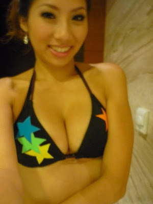 Busty Girl Sexy Camwhore in Tight Bikini Top