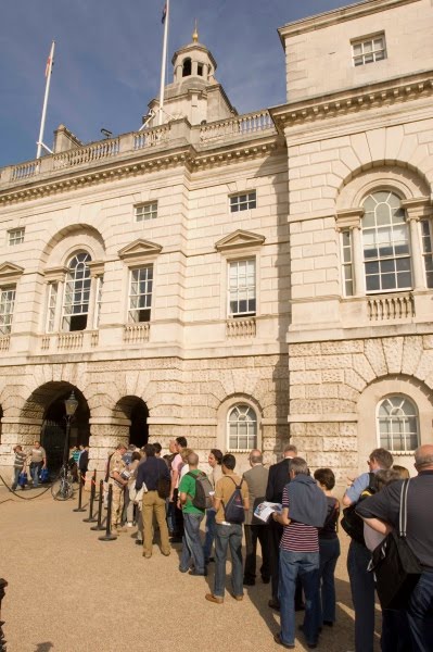 Zwiedzanie Pałacu Straży Konnej w Londynie