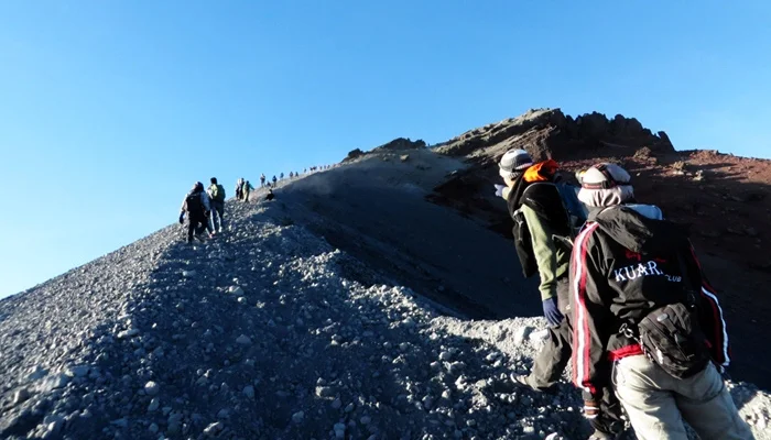 Mendaki Gunung Rinjani