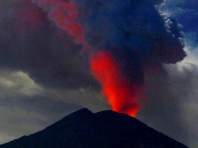 Gunung Agung Alami Erupsi, Masyarakat Karangasem Waspada