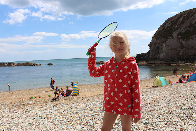 beach-badminton-pebbles-lulworth-cove-sea-level-todaymywayblog