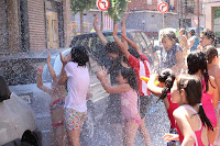 Guerra de agua en las fiestas de Llano