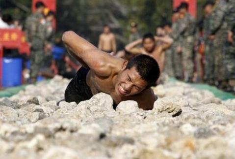 10 Foto Latihan Paling Ekstrim Para Pasukan Elit Militer Dunia