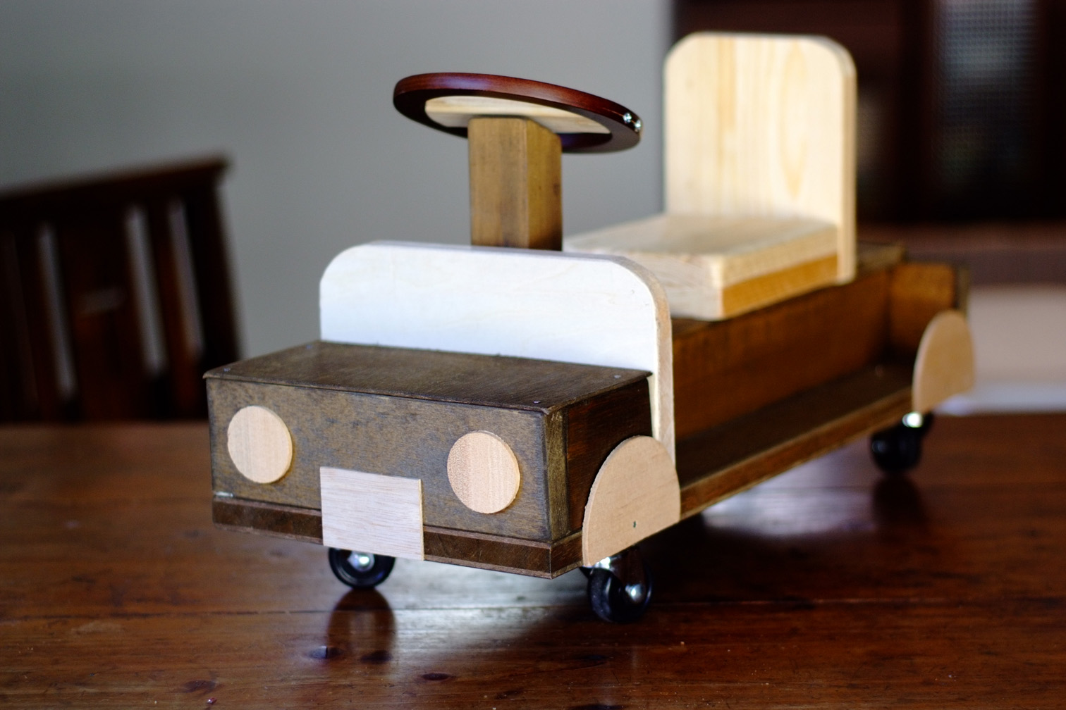 Diyで作った足蹴り車を修理する コモリ夫妻