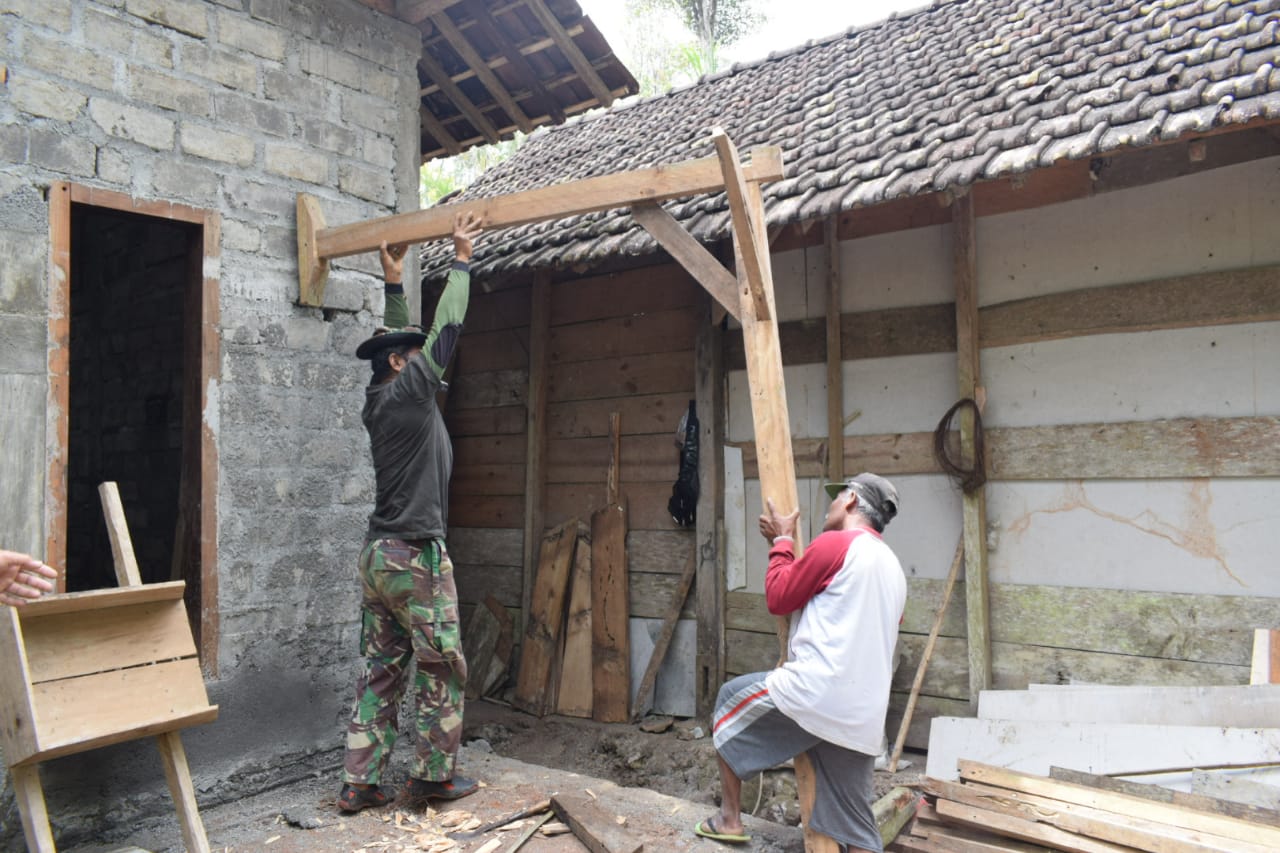 Tiang Teras Jaitun Dari Kayu Jati