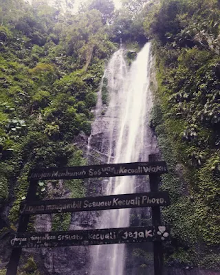 foto air terjun cibeureum