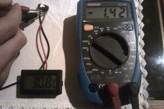 multimeter measures 1.42 V at 30.8 °C