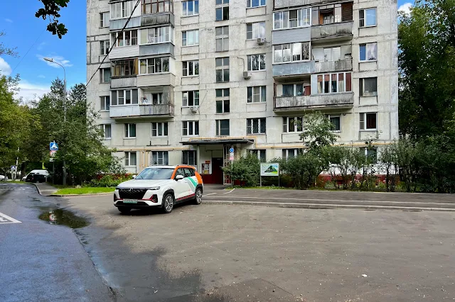 Открытое шоссе, дворы