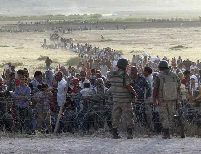 Άνοιξαν τις «πύλες»: «Καραβάνια» μουσουλμάνων εισβάλουν μαζικά στην Ελλάδα από τον Έβρο (ΒΙΝΤΕΟ)
