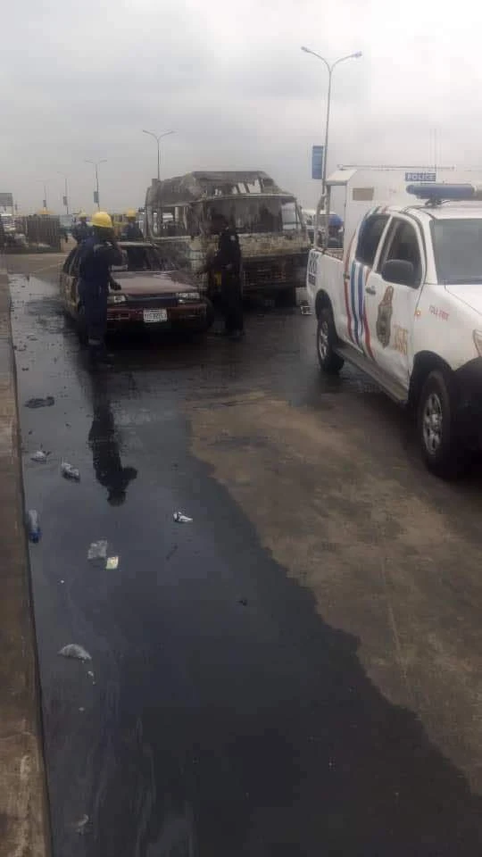  Photos: No loss of life as fully loaded commercial bus catches fire on Third Mainland bridge
