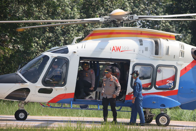 Gunakan Helikopter, Kapolda Kalteng Pantau Karhutla