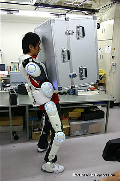 Baju Robot Ini Bisa Membantu Manunisa Mengangkat Beban Berat Tanpa  Harus Mengeluarkan Tenaga