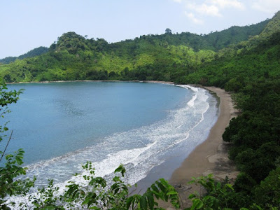 Indahnya Pantai Bandealit (Pantai Tak Terjamah)