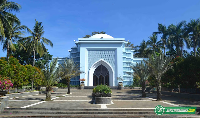 masjid biru gondosari