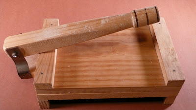 how to make a wood tortilla press