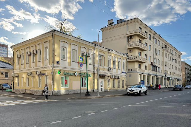 Малый Татарский переулок, Большая Татарская улица, здание 1917 года постройки, жилой дом 1931 года постройки