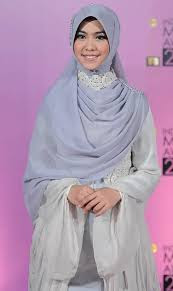  ini ialah jilbab yang rekomended bagi anda selaku  seorang muslimah yang taat terhad √43+ Model Terbaik, Jilbab Syar'i Oki Setiana Dewi Modern 2022