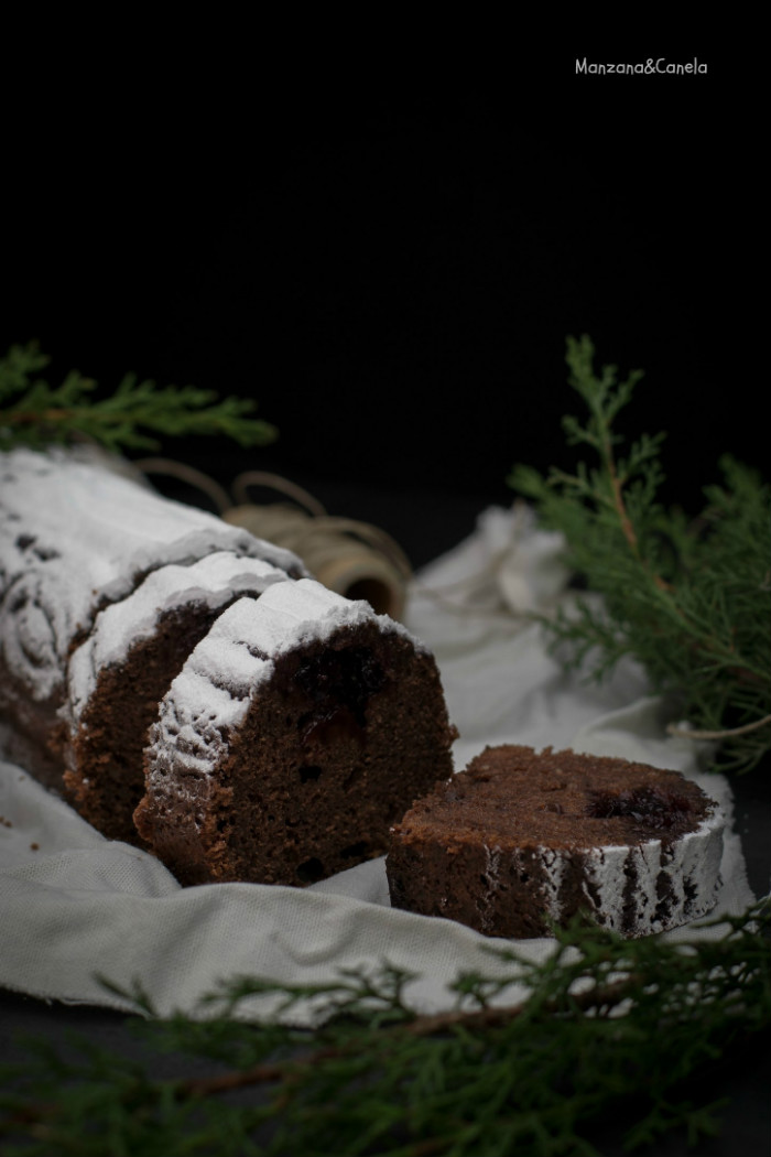 Tronco de Navidad de chocolate, almendra y arándanos