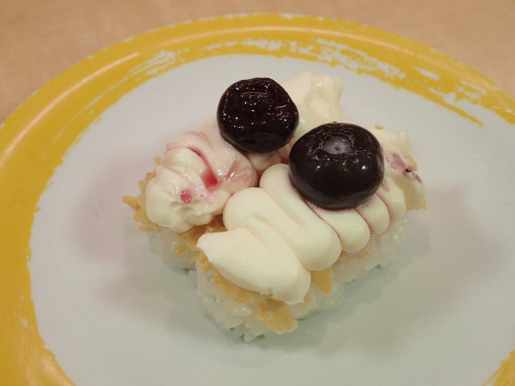 Ini Dia Sushi Tertua dalam Jepang Menyajikan Sushi Blueberry Cream Yang Tidak Lazim