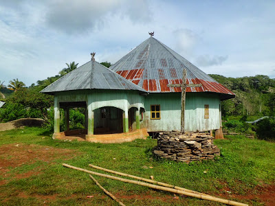 Rumah Adat Gendang Desa Nggalak Kecamatan Reok Barat Kabupaten Manggarai Provinsi NTT