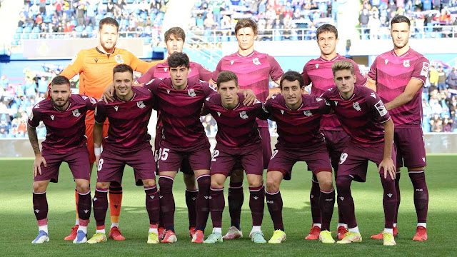 REAL SOCIEDAD DE FÚTBOL DE SAN SEBASTIÁN. Temporada 2021-22. Remiro, Aritz Elustondo, Le Normand, Martín Zubimendi, Mikel Merino. Portu, Gorosabel, Lobete, Ahien Muñoz, Mikel Oyarzabal, Robert Navarro. GETAFE C. F. 1 REAL SOCIEDAD DE FÚTBOL DE SAN SEBASTIÁN 1. 03/10/2021. Campeonato de Liga de 1ª División, jornada 8. Getafe, Madrid, estadio Coliseum Alfonso Pérez